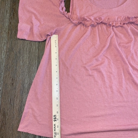 Lauren Conrad size XL cold shoulder top - Picture 3 of 5
